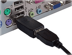 Keylogger matériel entre la prise clavier et la carte mère